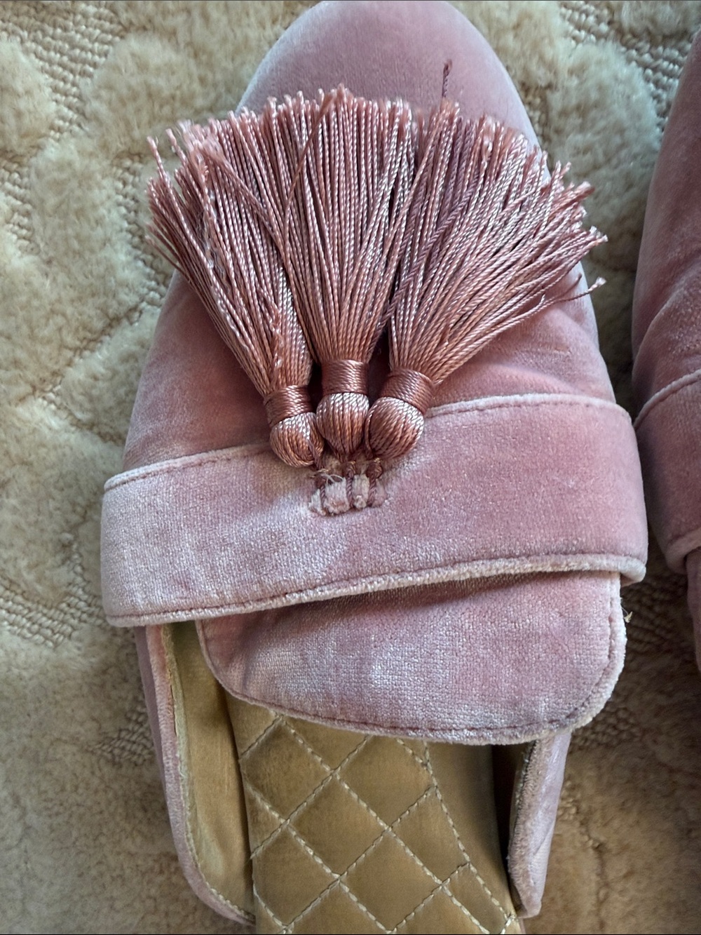 Birdies Blush pink Velvet Tassel slipper, 9.5  good condition Comfy!